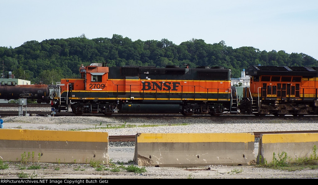 BNSF 2709